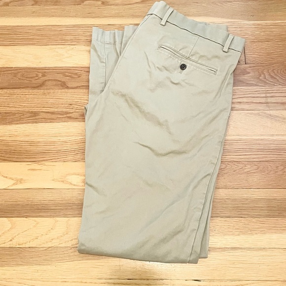 Modern Khakis in Straight Fit with GapFlex - Picture 4 of 6